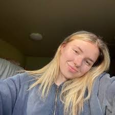 Kami Henderson's Instagram, Twitter & Facebook