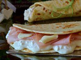 Ecco come fare la piadina senza strutto. Come Farcire Le Piadine Con Formaggi Cremosi E Cotto