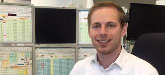 Operativ entwickelt die lang & schwarz aktiengesellschaft derivative produkte und emittiert diese unter dem eigenen namen. Lang Schwarz Wir Haben Die Langsten Handelszeiten In Deutschland Marcel Wildforster Im Interview Nachricht Finanzen Net