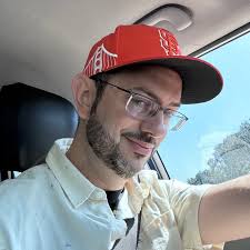 Một thành viên trong đoàn ẩn danh đã nói với Vulture rằng Đội trưởng  America: Brave New World là bộ phim Marvel căng thẳng nhất mà họ từng làm,  với toàn bộ