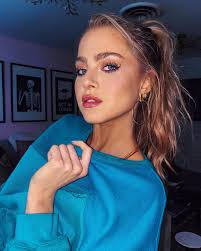 Anne Winters Official