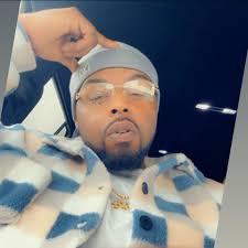 All must choose. Are you Team Green or Team Red? Swipe for 6 all-new House  of the Dragon posters, returning this June.