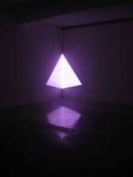 En fotografía se utiliza mucho cuando se quiere iluminar una escena en general, teniendo en cuenta que si sólo se utiliza cenital va a producir sombras duras. James Turrell Biografia Obras Y Exposiciones