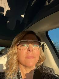 Laura Ensley's Instagram, Twitter & Facebook