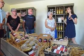 Fruits Rouges Le Magasin Reprend Du Service Cet Ete A Saint Jeures La Commere 43