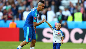 Marek hamšík is a slovak football midfielder who currently plays for serie a club s.s.c. Bvb Offenbar Doch Nicht An Hamsik Dran