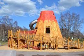 Un grand choix de plats. l'ours des roches. Playground Landscape The Maison De Pitoufeu The World Of Volcanoes For Kids Playground Landscape