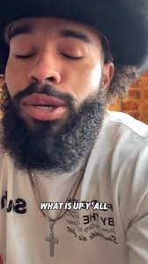 No rush❄️ 🙏🏽 • ¥ • ¥ • ——————————————————- #selfie #beard #manbun  #menwholift #legs #blackmen #adidas #singer #music