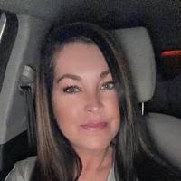 Tara Hampton's Instagram, Twitter & Facebook