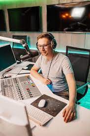 Imagens Locutor De Radio Vetores Fotos De Arquivo E Psd Gratis