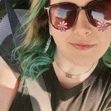 estesashley (@amozisek)