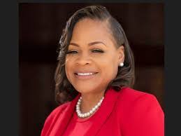 Linda Stanton's Instagram, Twitter & Facebook