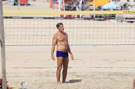 Renato gaúcho brezilya'den eski futbolcu sağ kanat son kulüp: Renato Gaucho Surge De Sunga Na Praia De Ipanema