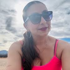 WEYYY 😱 KARIME ESTA LIMPINADO BAÑOS CON UNOS TENIS QUE VALEN 14MIL PESOS  MEXICANOS 😭😭😭😭