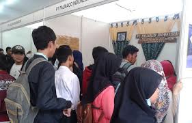 Dengan ini bermaksud untuk mengajukan lamaran pekerjaan di rsu ulin banjamasin sebagai tenaga keperawatan berdasarkan informasi lowongan pekerjaan sebagai tenaga keperawatan. Pelamar Di Bursa Kerja Cimahi Sehari Capai 2 500 Orang Website Resmi Pemerintah Daerah Provinsi Jawa Barat