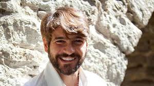 La historia de Alejandra y Fernando es la de unos Romeo y Julieta modernos"