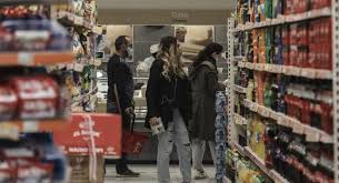 Με εορταστικό ωράριο συνεχίζει να λειτουργεί η αγορά και σήμερα μεγάλο σάββατο 1 μαΐου 2021. Hafvworxoxi4m