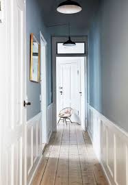 Et repasse sans cesse alors n'oubliez pas la déco couloir. Le Petit Atelier De Louise Visite Guidee Vie De Famille A Copenhague Hall D Entree Bleu Idee Deco Couloir Petits Couloirs