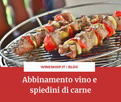 Carne di vitello avvolto con pancetta, agnello avvolto con pancetta, quaglie, pollo, costine di maiale. Abbinamento Vino E Spiedini Di Carne Blog Wineshop It
