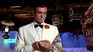 "Não me parecia certo fazer isso": Clint Eastwood recusou uma fortuna para viver James Bond nos cinemas