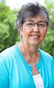 Lynette Robertson's Instagram, Twitter & Facebook