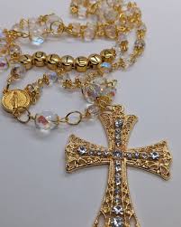 Terço cristal personalizado dourado