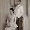 Kostum klasik dengan aksesoris pendukung tema ini pun tergolong tema kultur atau budaya sering kali menjadi tema favorit untuk sesi foto prewedding. Https Encrypted Tbn0 Gstatic Com Images Q Tbn And9gcterkypemrl 1fjq9kd7qhc4ylummtau0lj4w29ujcy10r M98z Usqp Cau