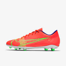 The boot is now in its eighth version the nike mercurial vapor 8, currently available in six colourways: Mercurial Football Shoes Nike Id
