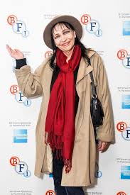 Ses rapports avec sa mère sont excécrables, et ahmed. Dennis Berry La Vie Du Fils Du Celebre Realisateur Marie A Anna Karina Pendant 37 Ans