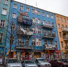 Linksradikale haben in der rigaer straße 94 in berlin polizeibeamte angegriffen und verletzt. Berlin Rigaer 94 Besetzer Kundigen Widerstand An Welt