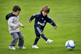 Cristiano ronaldo and lionel messi train their son cristiano ronaldo jr. Cristiano Ronaldo Jr Vs Thiago Messi Goals