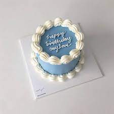 Technically a classic chocolate cake, but there's nothing ordinary about it! Immagine Scoperto Da ðœð¡ð¨ðœð¨ Scopri E Salva Immagini E Video Anche Tu Su We Hear In 2021 Simple Birthday Cake Birthday Cake For Boyfriend Pretty Birthday Cakes