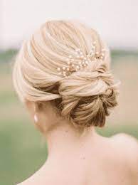 Le Chignon Coiffure De Mariage Par Excellence Chignon Bas Mariage Coiffure Mariage Chignon Mariage
