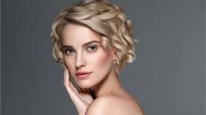 Vi presentiamo i tagli di capelli primavera estate 2022 anticipandovi gli hair trends dettati dalle star o proposti da. I Migliori Tagli Per Capelli Mossi Per Donna Pg Magazine