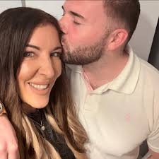 Can anyone recommend a nail technician please in Stourbridge that are  amazing and that you have used. I really wanted to try Beauty by Sarajane 