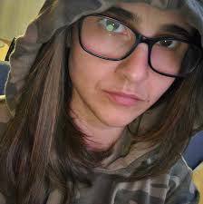 Okay so I'm watching season 4 episode 23 as you know the one with ross  wedding and in the beginning when they all started to leave right before  they started kissing each