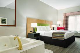 An upscale travelling experience can be enjoyed at these 4 star suite hotels with hot baths in birmingham: Hotel Hot Tub Suites With Jacuzzi In Room Whirlpool Or Jetted Spa