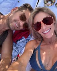 Kelli Zink's Instagram, Twitter & Facebook