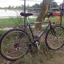 Indonesia bicycle products, include 2019 scott foil 20 road bike, shimano ultegra r8000 11 speed groupset, sram red etap axs 2x electronic road groupset, 2019 mavic ksyrium elite ust. Federal Poema Olah Raga Sepeda Di Carousell