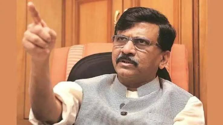 संकटों के भंवर में फंसी है शिवसेना और शायराना हुए संजय राउत, कहा- फन कुचलने का हुनर भी सीखिए - shiv sena sanjay raut tweet saamna inflation gst central govt ntc - AajTak