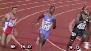 He formerly held the world and olympic records in the 200 m and 400 m , as well as the world record in the indoor 400 m. Michael Johnson 200m 1991 Weltklasse Zurich Magic Moments 08 Youtube