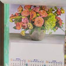 Simpel kalender 2021 per tahun published. Kalender Dinding Triwulan Tahun 2021 Motif Bunga Shopee Indonesia