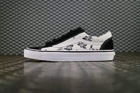 Vans Old Skool Spring Black Floral Print Canvas Vn0a3dz3t1g Vans Vans Old Skool Shoes