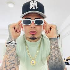 RICKY (@soyelrickysv) • Instagram photos and videos