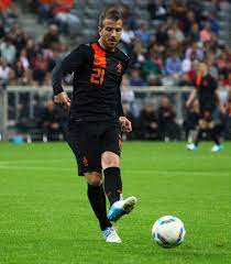 Rafael van der vaart gained the notice of the youth team coaches and was called up for the youth squads. Rafael Van Der Vaart Best Xi Includes One Scandalous Inclusion