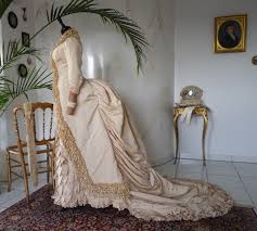 Maybe you would like to learn more about one of these? Grandioses Pariser Hochzeitskleid 1883 Www Antique Gown Com