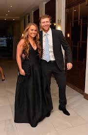 ˈjakup ˈvoraːtʃɛk;born august 15, 1989) is a czech professional ice hockey right winger currently playing for the philadelphia flyers of the national hockey league (nhl). Hokejista Jakub Voracek Odesel Od Pritelkyne A Rocniho Syna Idnes Cz