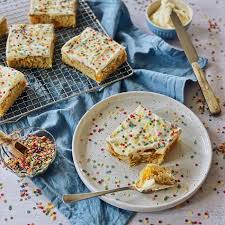 Hackfleisch Wurstchen Torte Fur Den Hunde Geburtstag Fashion Kitchen Kuchen Fur Hunde Gruner Kuchen Rezepte