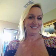 Donna Linhart's Instagram, Twitter & Facebook