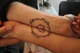 Überzeugt euch jetzt von den sprüchen! Partnertattoo Mit Meinem Bruder Geschwister Tattoo Partner